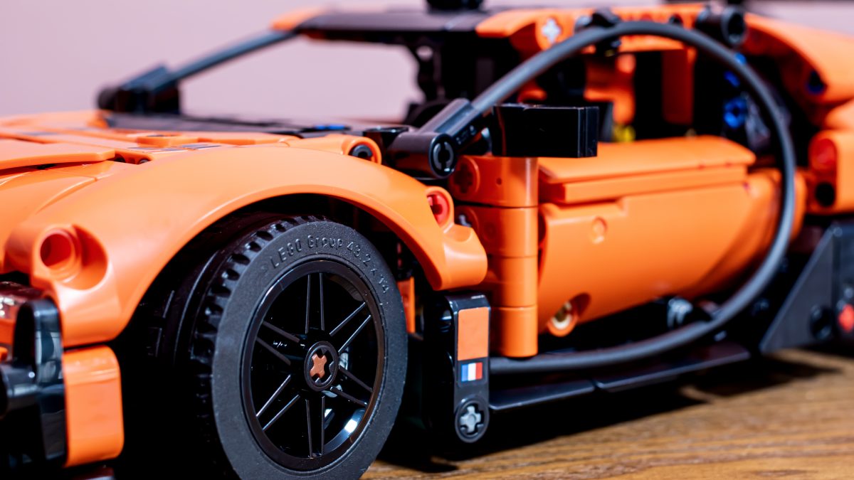 LEGO Technic 42222 Bugatti Chiron Pur Sport Hypercar 15 1200x675