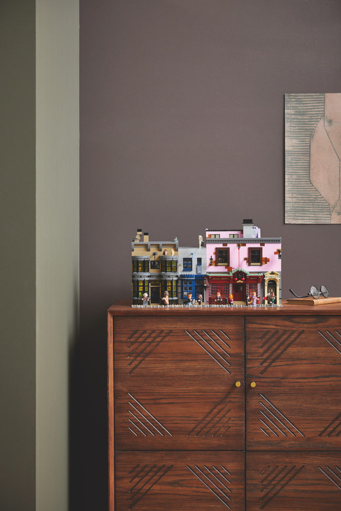 75978 Diagon Alley LEGO Harry Potter lifestyle resized 15