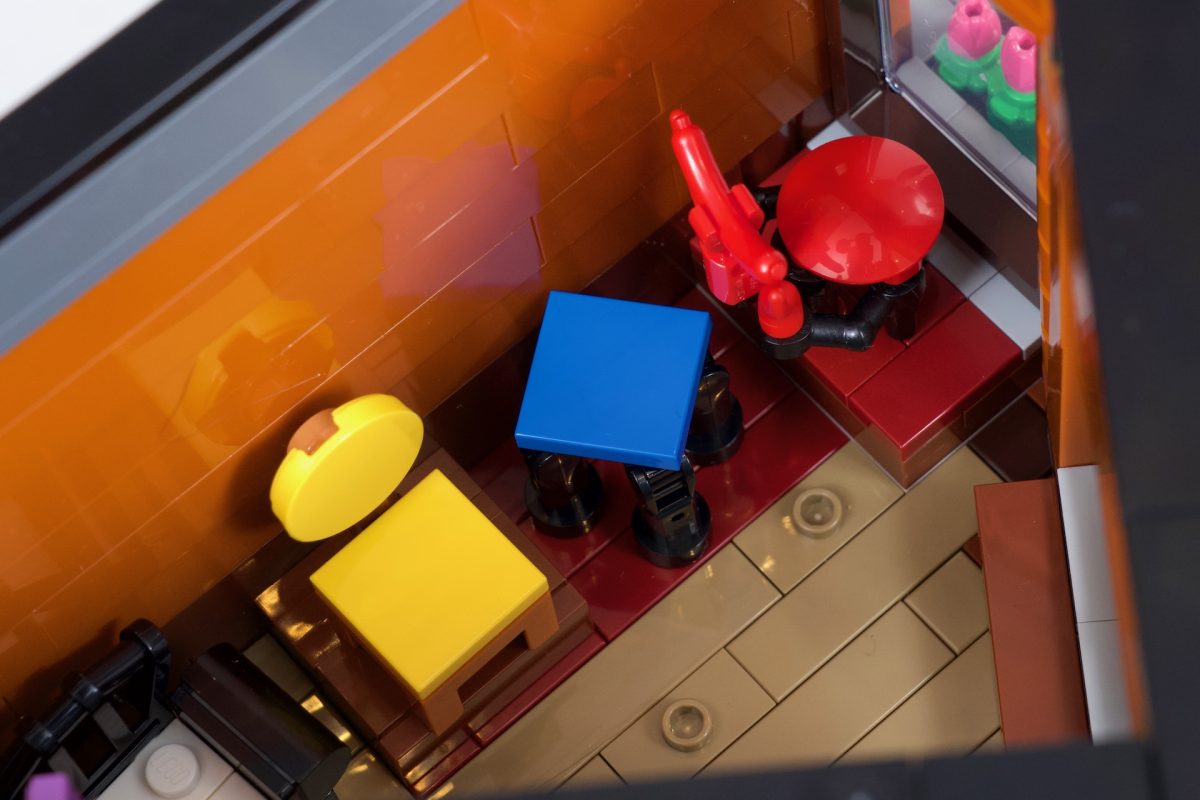 LEGO Icons 11371 Shopping Street review 48 1200x800