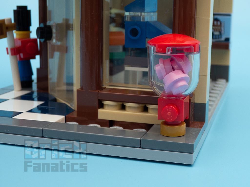 LEGO Creator 31105 Townhouse Toy Store 17