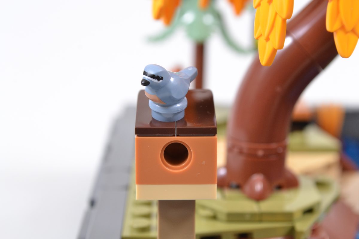 LEGO Icons 11372 Autumn Cottage Garden 22 1200x800