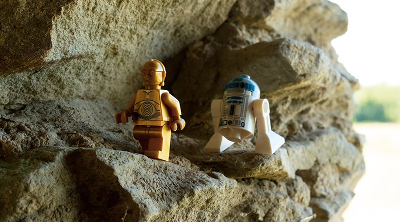 Brick Pic of the Day: Wandering droids