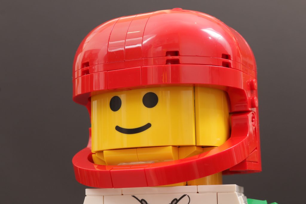 LEGO Minifigures 40819 Up Scaled Racing Driver Minifigure review 9 1024x683