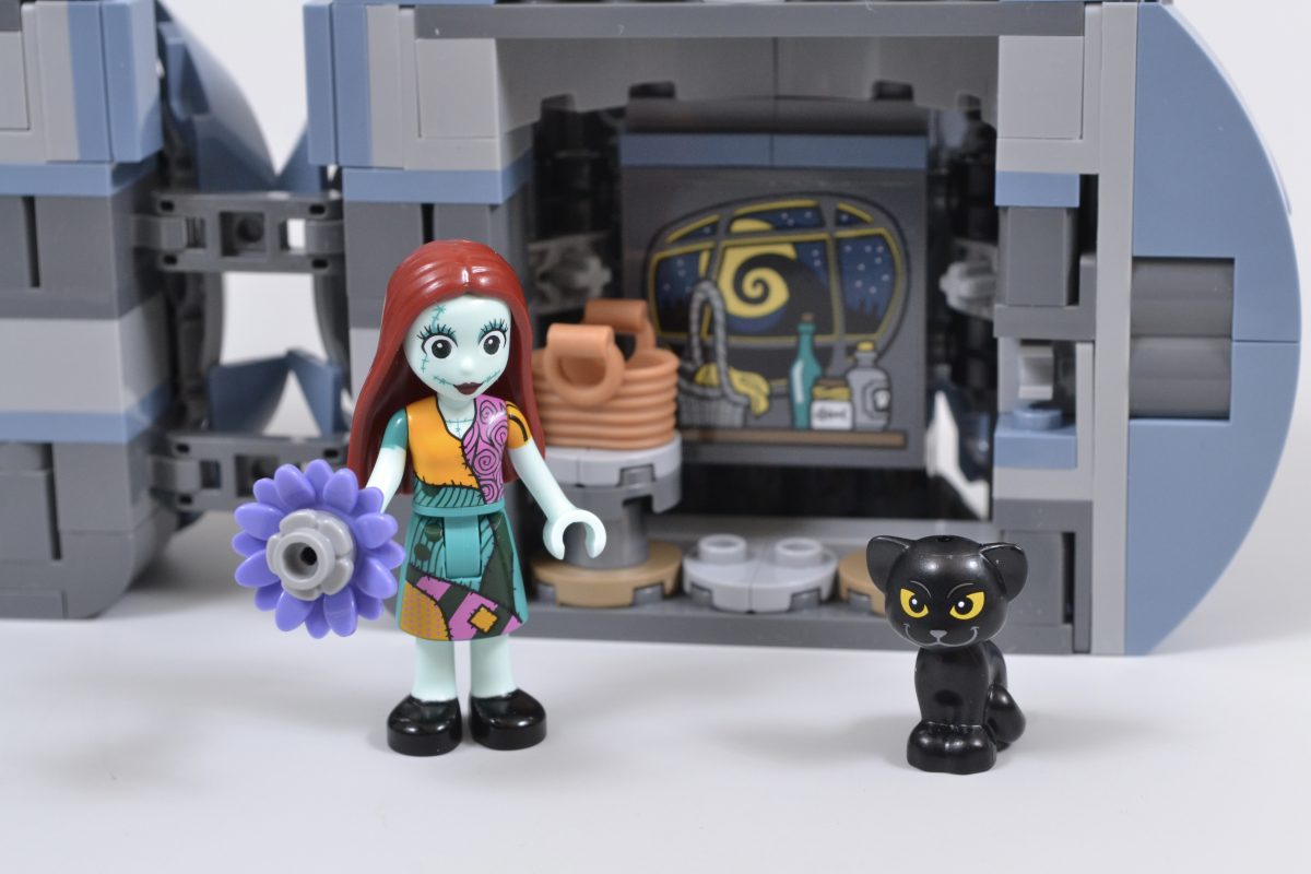 LEGO Disney 43288 Sallys Flowerpot review 13 1200x800