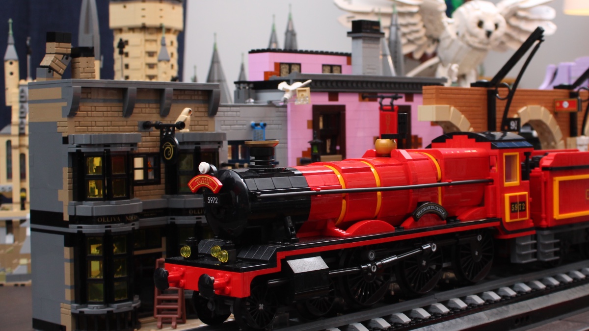 Two LEGO Harry Potter D2Cs rumoured for 2023 – Gringotts, Knight Bus