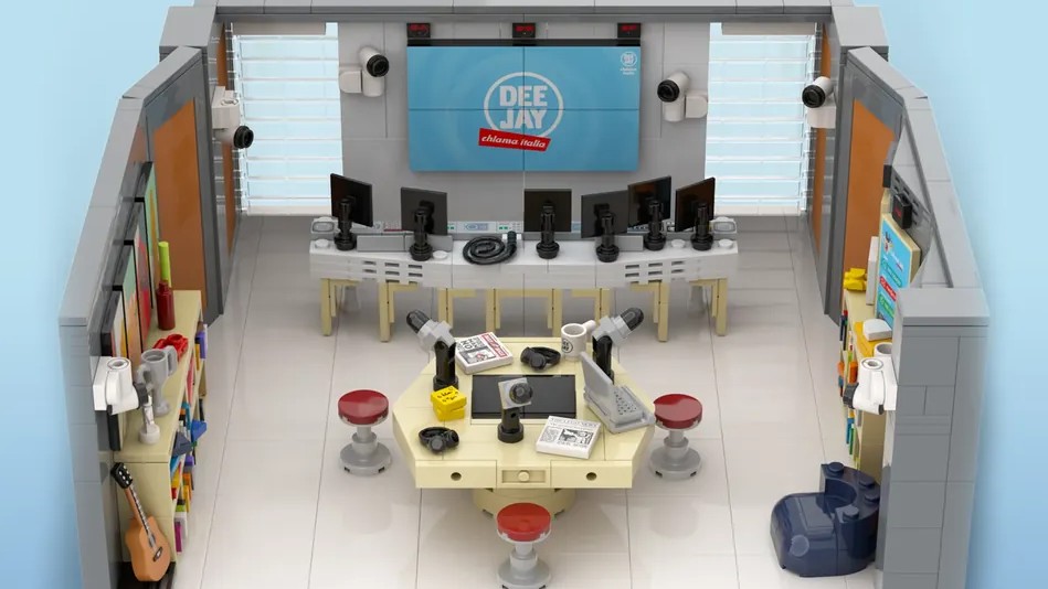 Model of Italian radio station hits 10,000 supporters on LEGO Ideas in just eight days