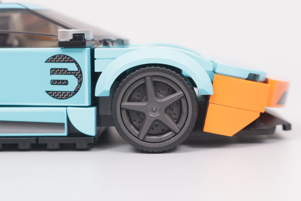 LEGO Speed Champions 76905 Ford GT Heritage Edition and Bronco R review 12
