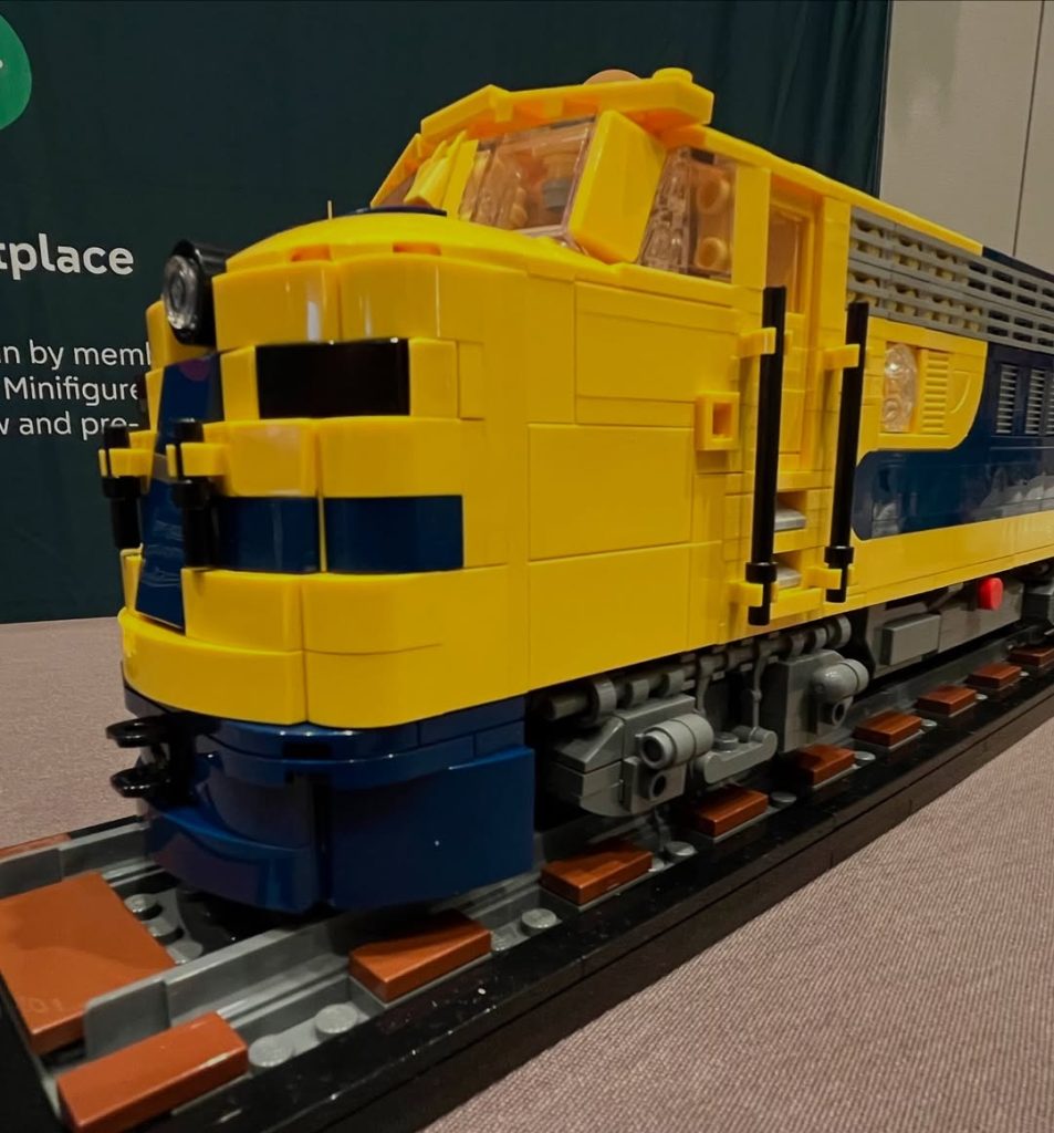 LONDONBRIDGEBRICKS BrickLink Designer Program Series 8 Brick Railroad Locomotive 3 953x1024
