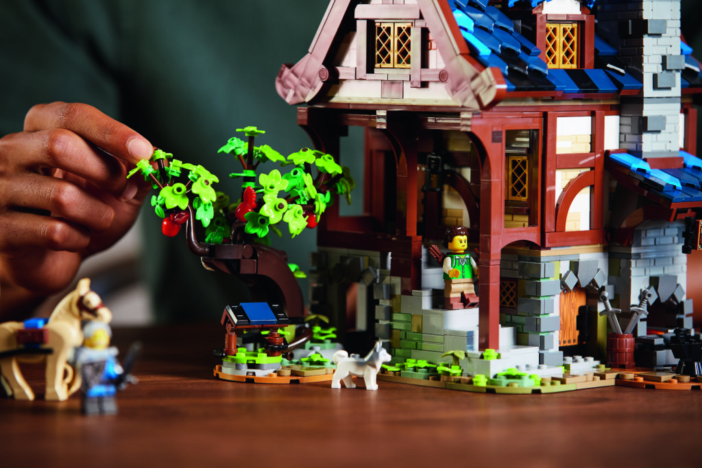 21325 Medieval Blacksmith Lifestyle 2