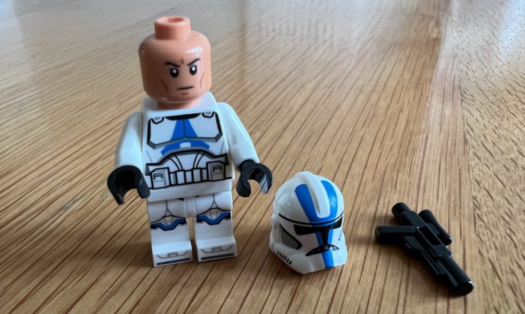 LEGO Star Wars magazine 501st Legion Clone Trooper minifigure 2 1024x613