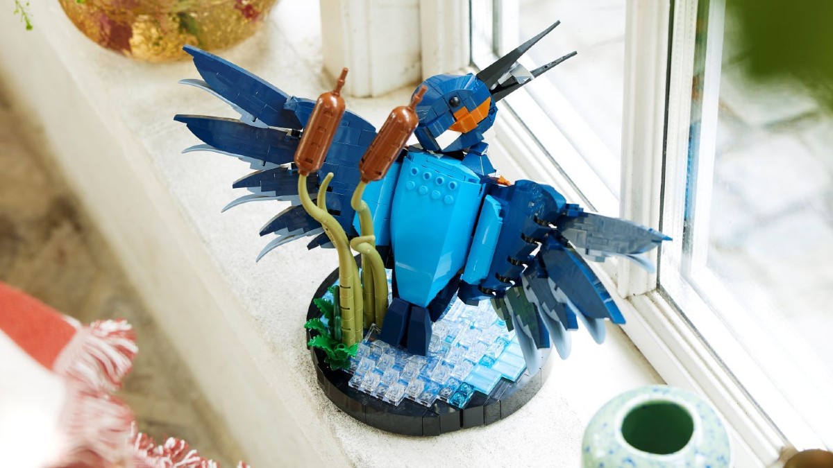 Five LEGO birds that are perfect to pair with 10331 Kingfisher Bird