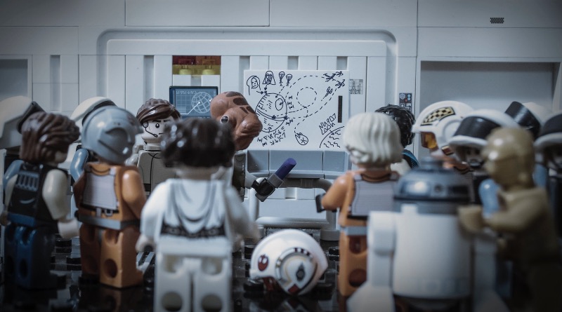 Brick Pic of the Day: Ackbar's Explanation