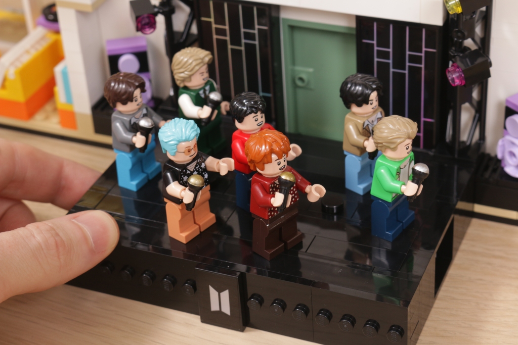 LEGO Ideas 21339 BTS Dynamite Bangtan Boys Jin Suga j hope RM Jimin V Jung Kook review 4 1024x683