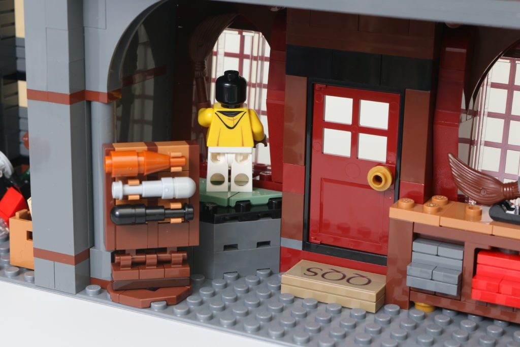 LEGO Harry Potter 75978 Diagon Alley review 67