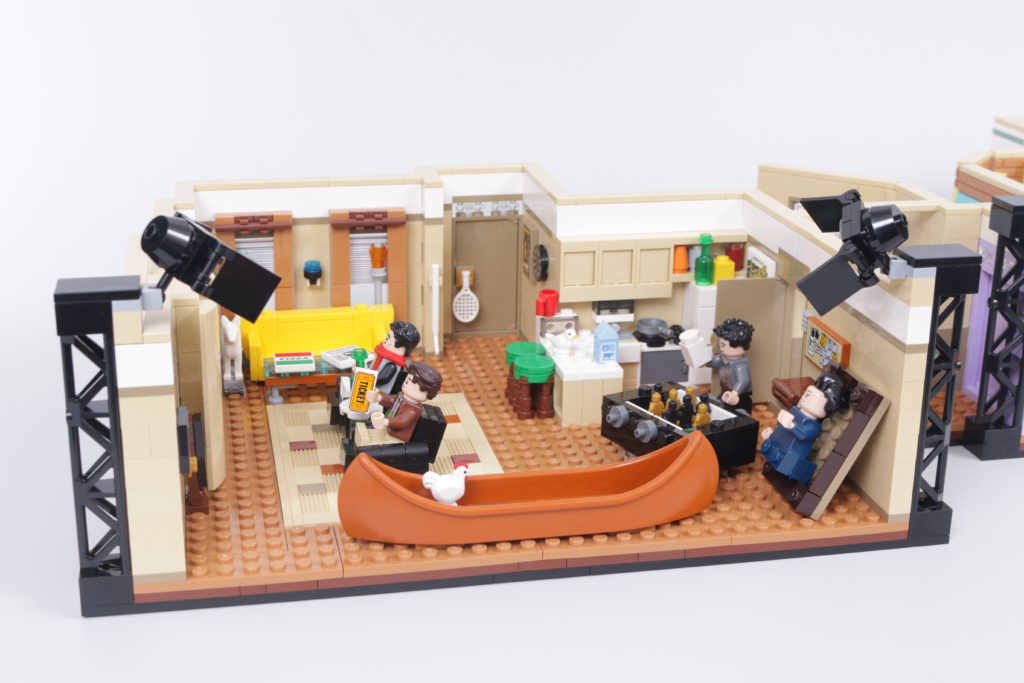 LEGO Creator Expert 10292 Friends Apartments review 3
