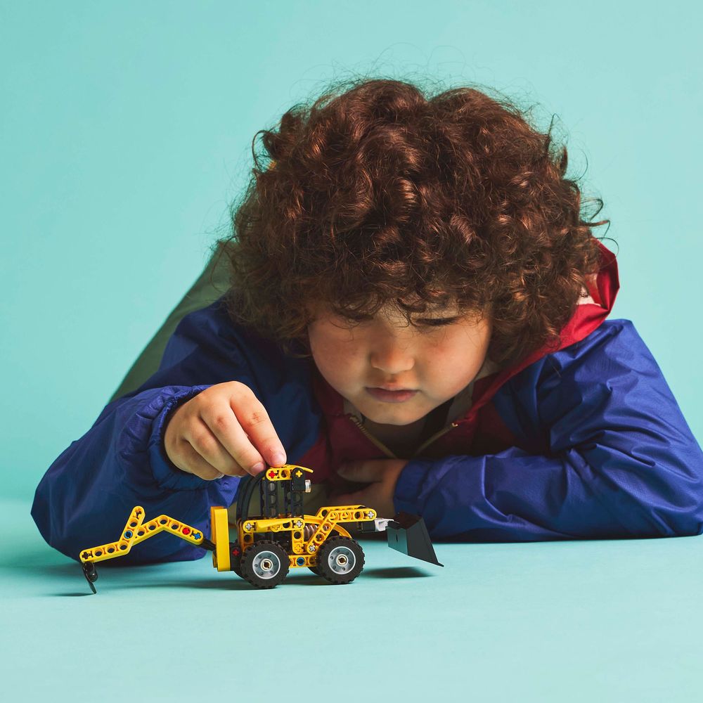 LEGO Technic 42197 Backhoe Loader 7