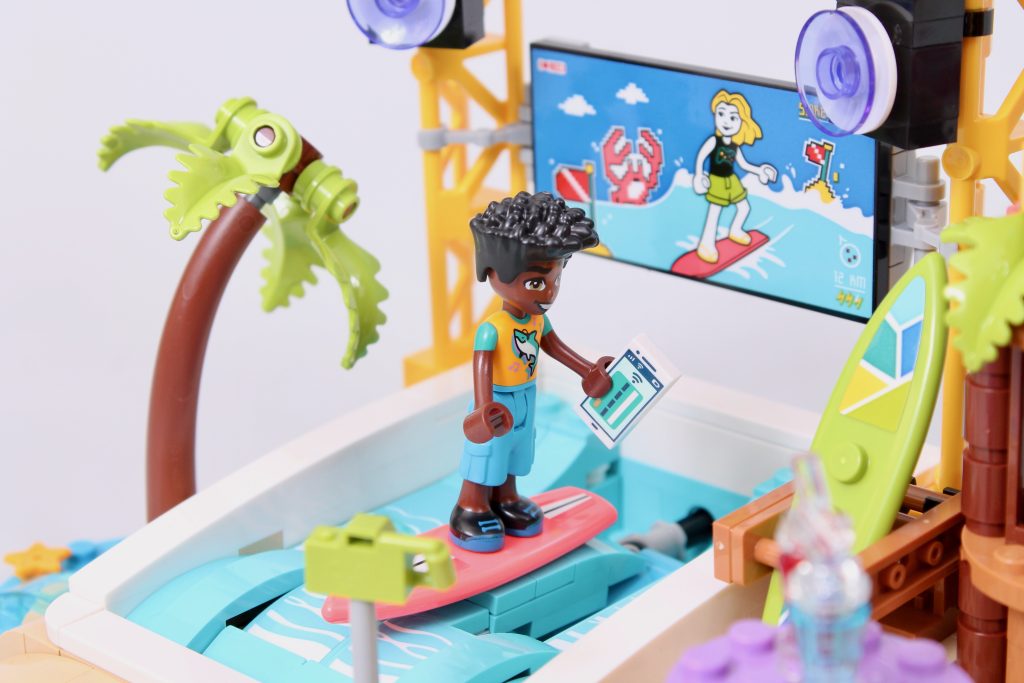 LEGO Friends 41737 Beach Adventure Park palm tree 1024x683