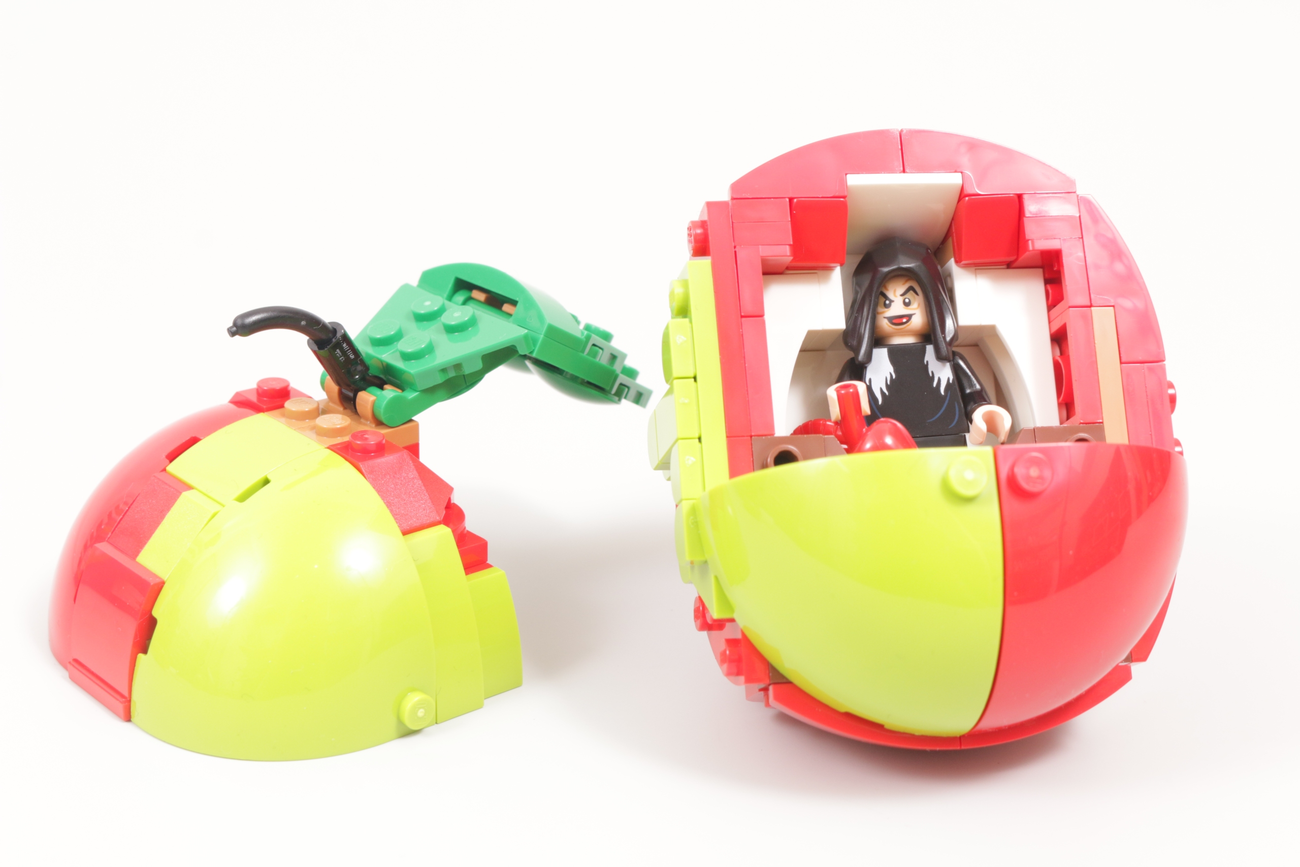 LEGO Disney 100 43227 Villain Icons review 11 scaled