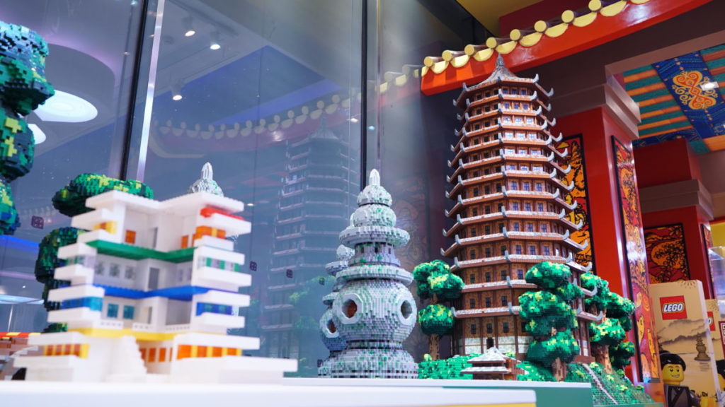 LEGO Brand Retail Store Hangzhou West Lake Play Table 1024x576