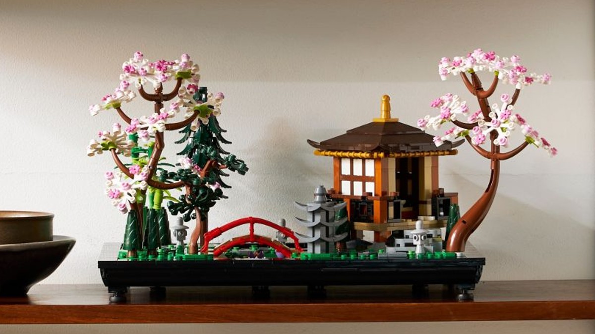 Something's fishy between LEGO Friends and 10315 Tranquil Garden