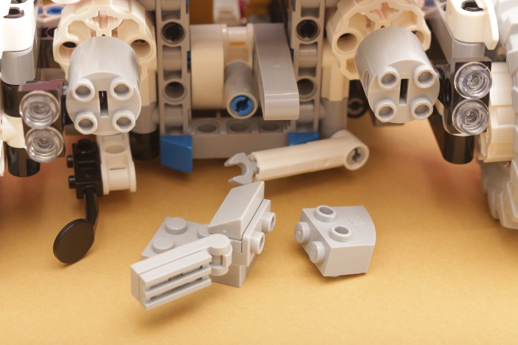 How to make LEGO Technic 42178 Surface Space Loader minifigure scale 24 1024x683
