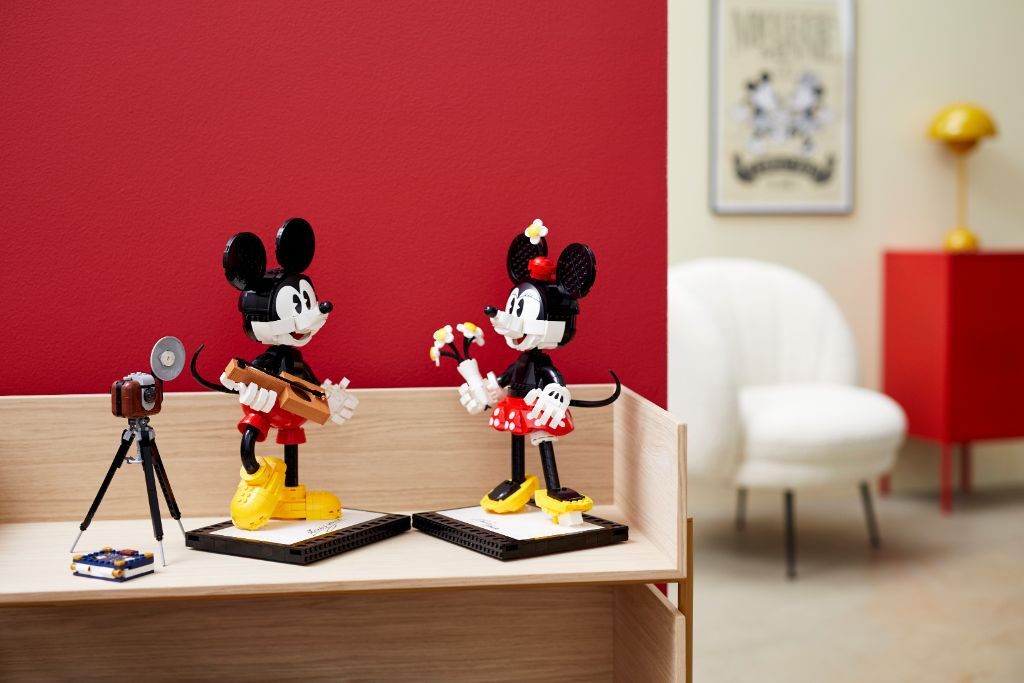 LEGO Disney 43179 Mickey Mouse and Minnie Mouse Buildable Characters 40
