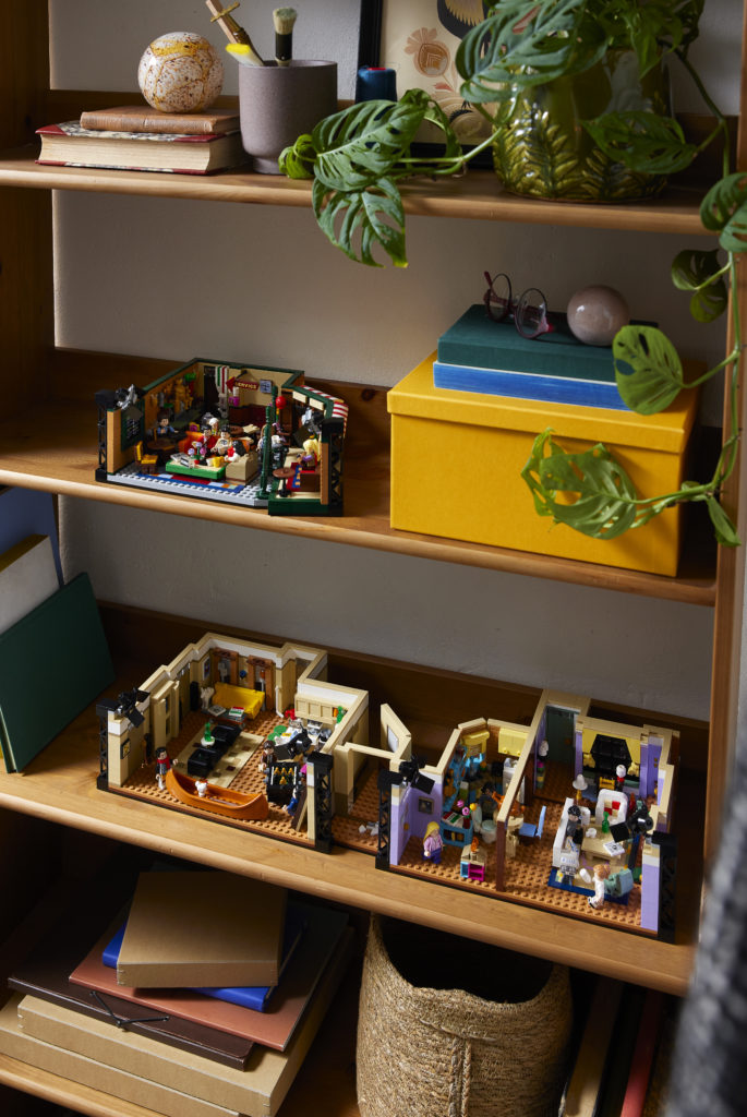 LEGO 10292 Friends Apartments 32