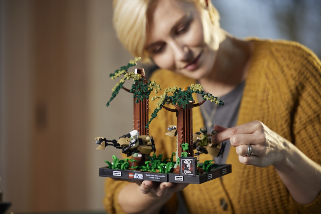 LEGO Star Wars 75353 Endor Speeder Chase Diorama 4 1024x683