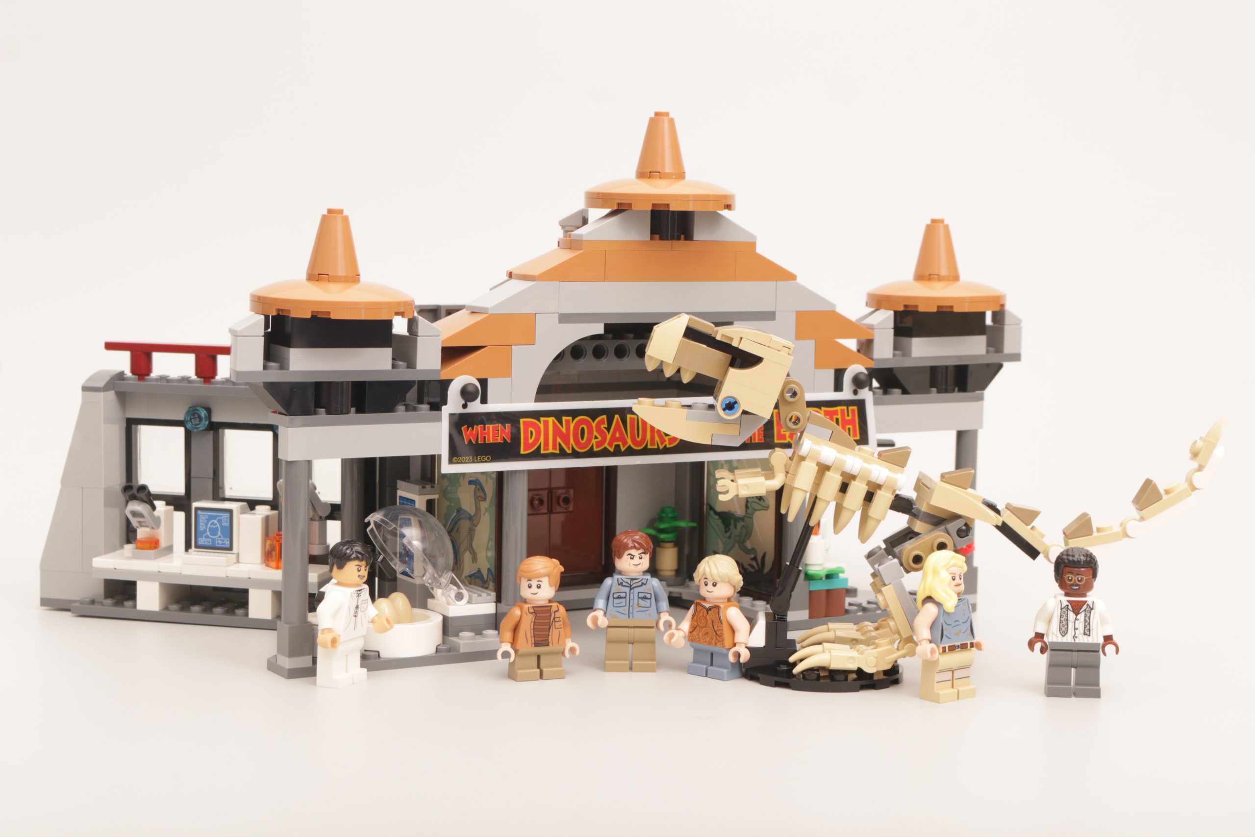 LEGO Jurassic Park 76961 Visitor Centre T. rex Raptor Attack review 11 scaled