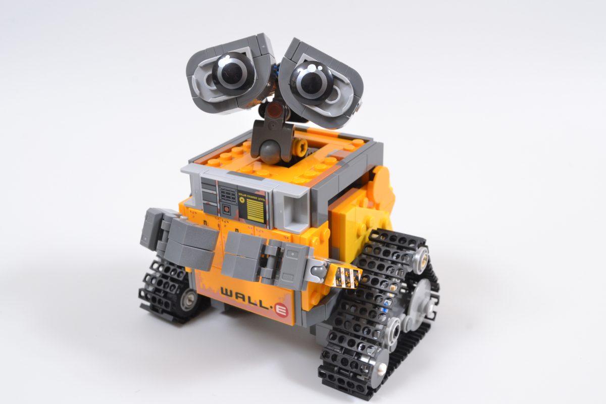 LEGO Disney 43279 WALL E and EVE 21 1200x800