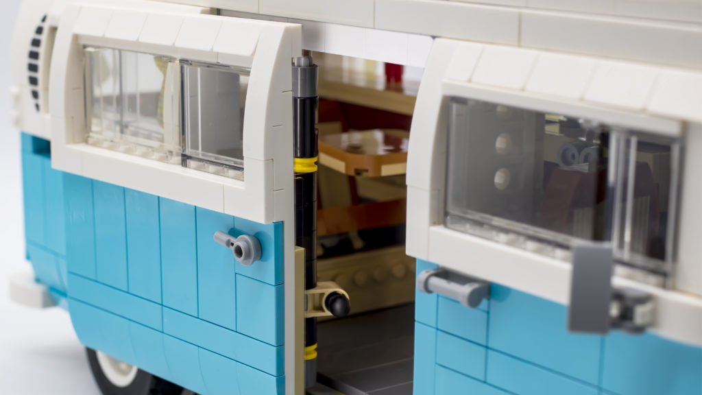 LEGO 10279 Volkswagen T2 Camper Van 36