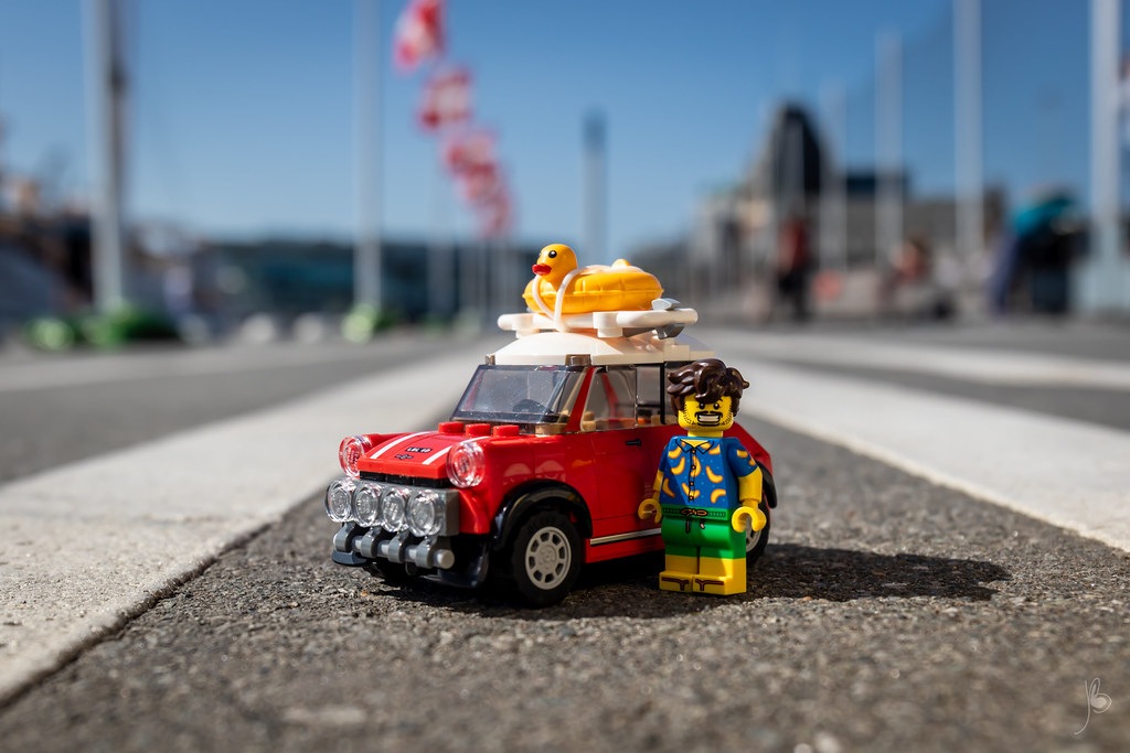 Brick Pic of the Day: We're all going on a summer holiday