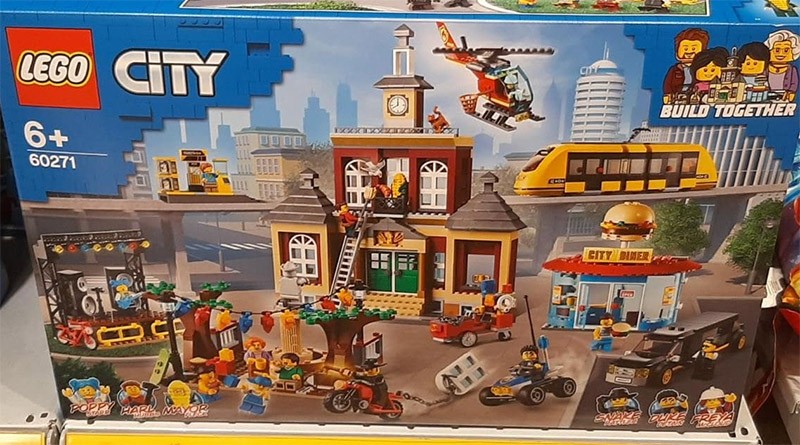 LEGO City 60271 Main Square discovered