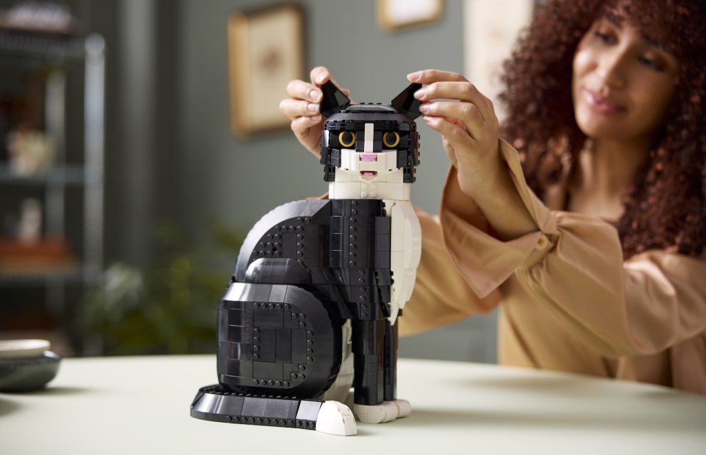 LEGO Ideas 21349 Tuxedo Cat 12 1024x660