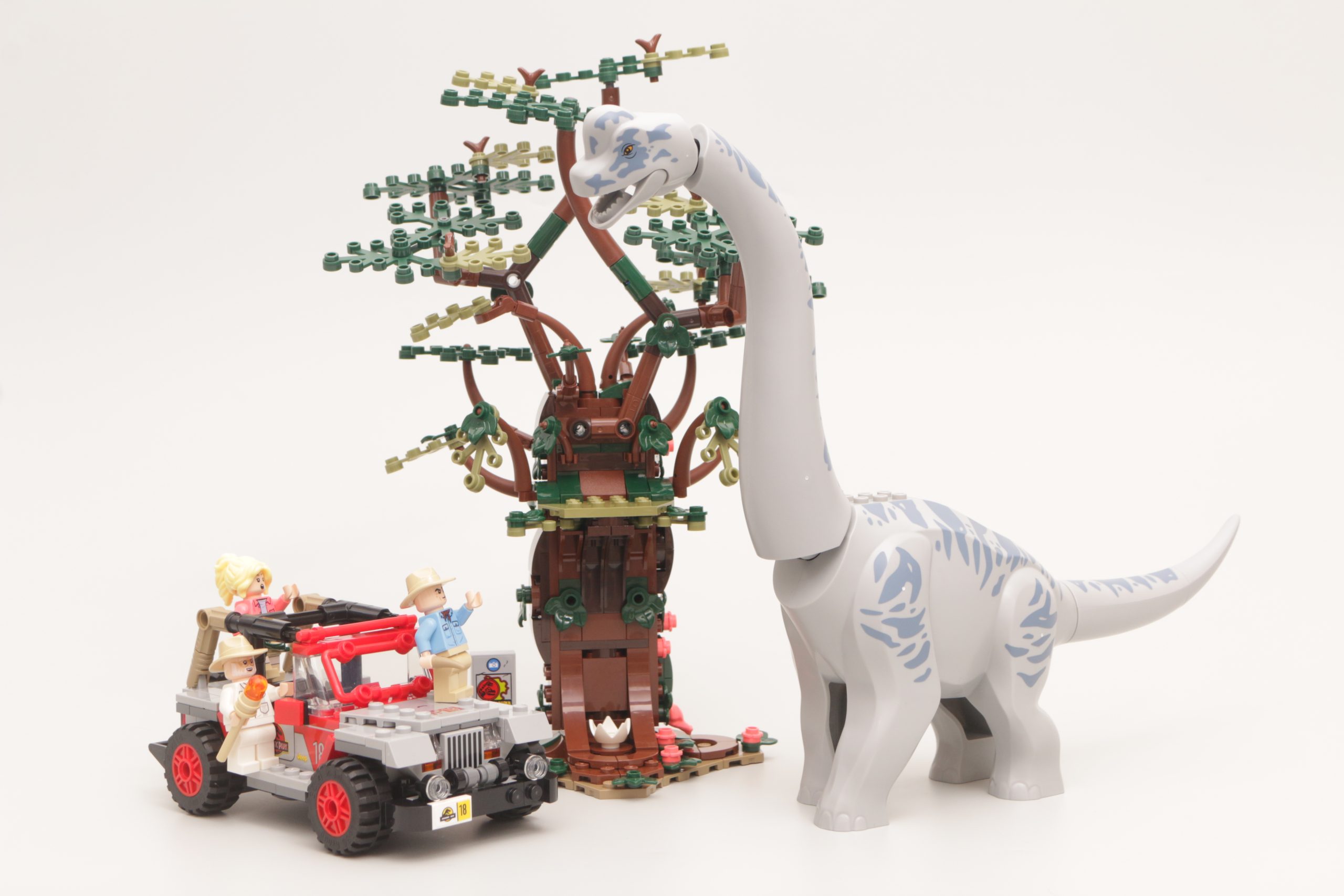 LEGO Jurassic Park 76960 Brachiosaurus Discovery review 2 scaled
